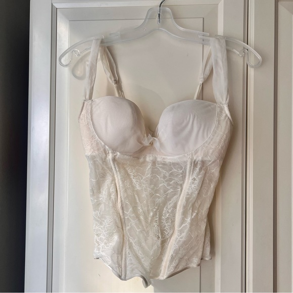 White Lace Corset with Bow - Picture 2 of 7